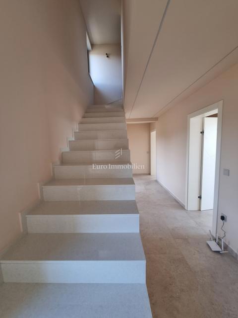 DINTORNI DI PARENZO - Villa moderna con terrazza panoramica, vista mare