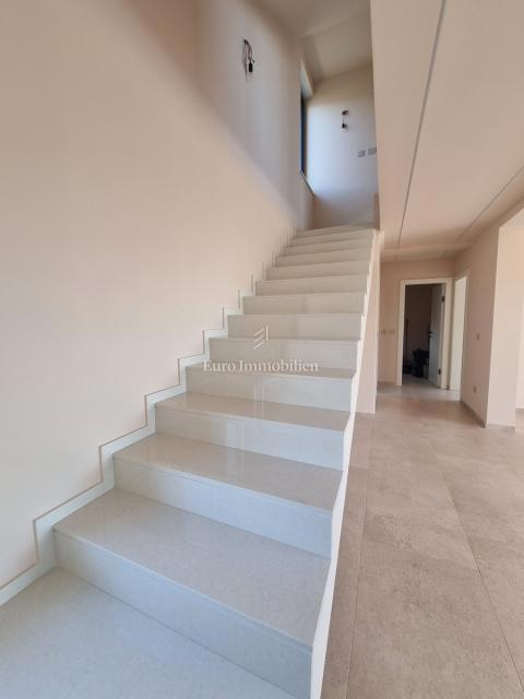 DINTORNI DI PARENZO - Villa moderna con terrazza panoramica, vista mare