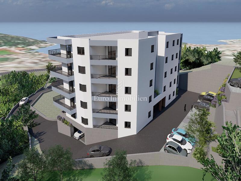 Makarska - Nuovo edificio con vista mare sopra il centro