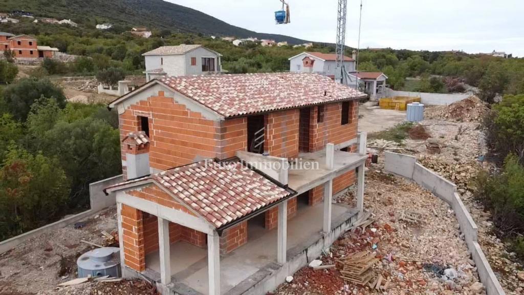 Labin - casa in costruzione con piscina