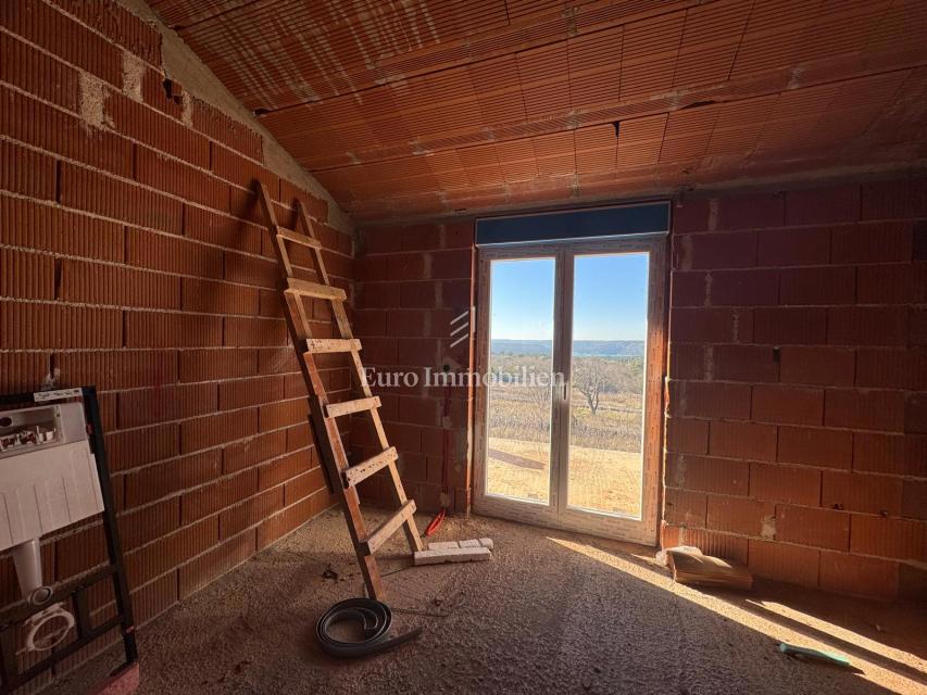 Labin - casa in costruzione con piscina