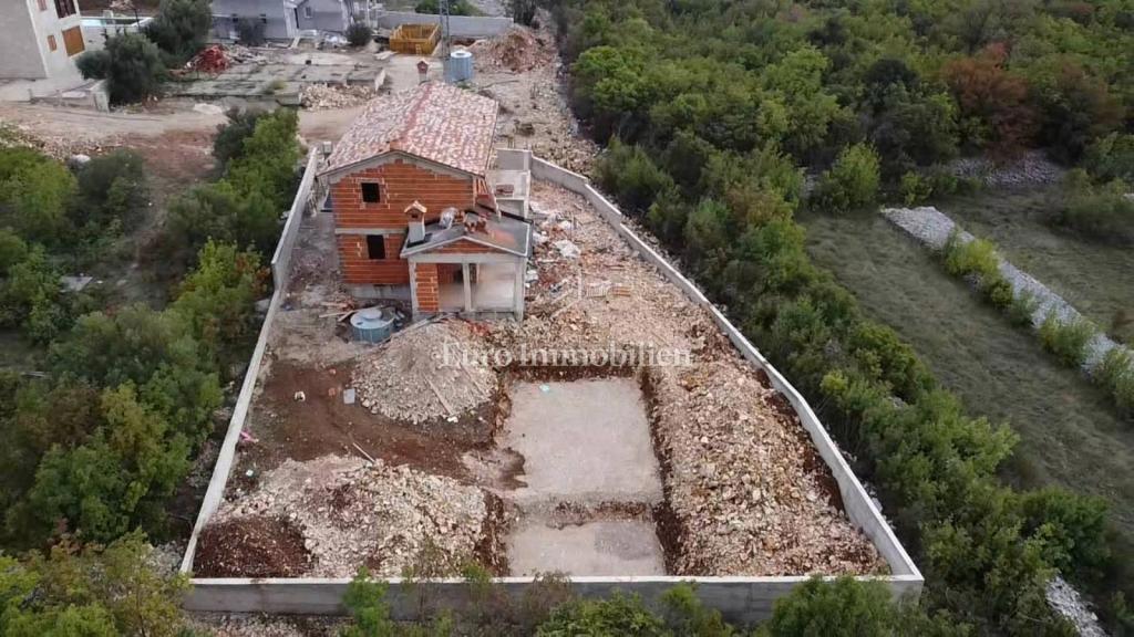 Labin - casa in costruzione con piscina