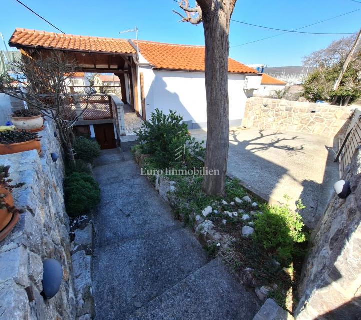 Punat - casa con vista mare, vicino al mare