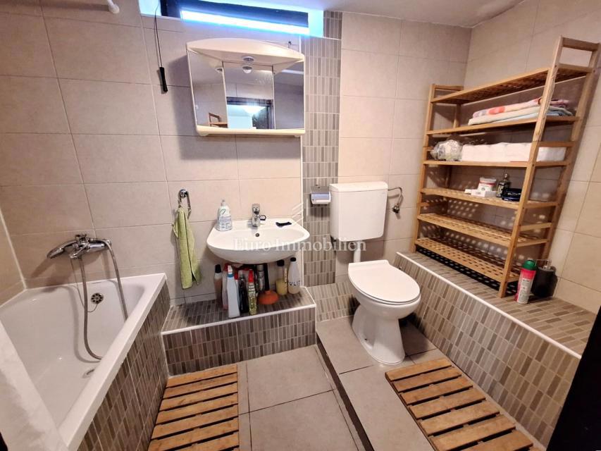 Punat - casa con vista mare, vicino al mare