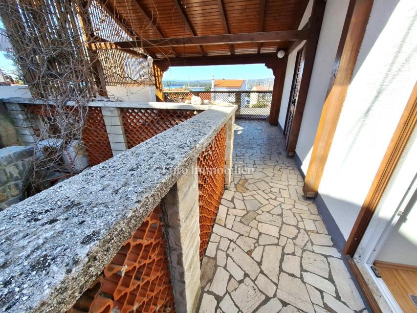 Punat - casa con vista mare, vicino al mare