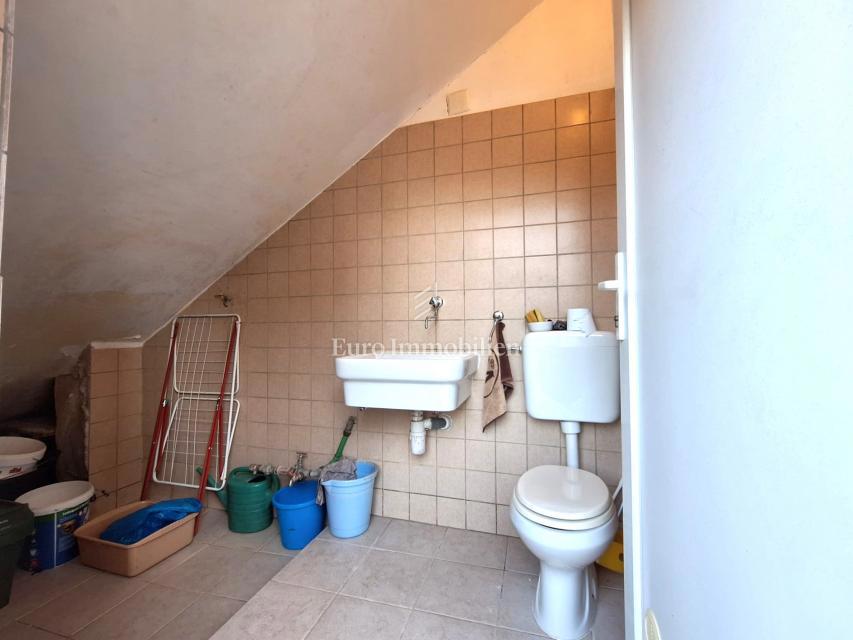 Isola di Krk, casa indipendente a 80 m dal mare