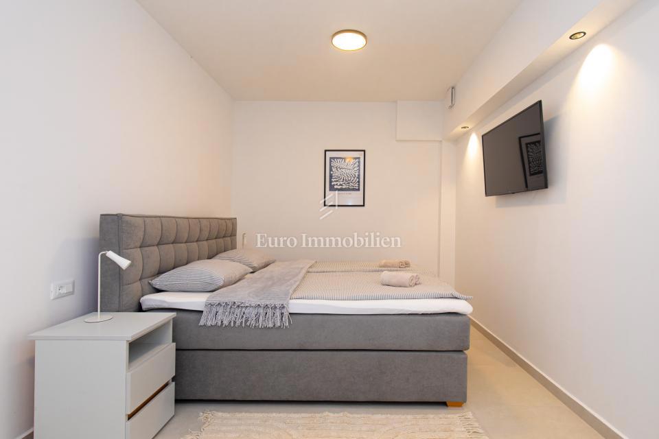 Appartamento con piscina e giardino