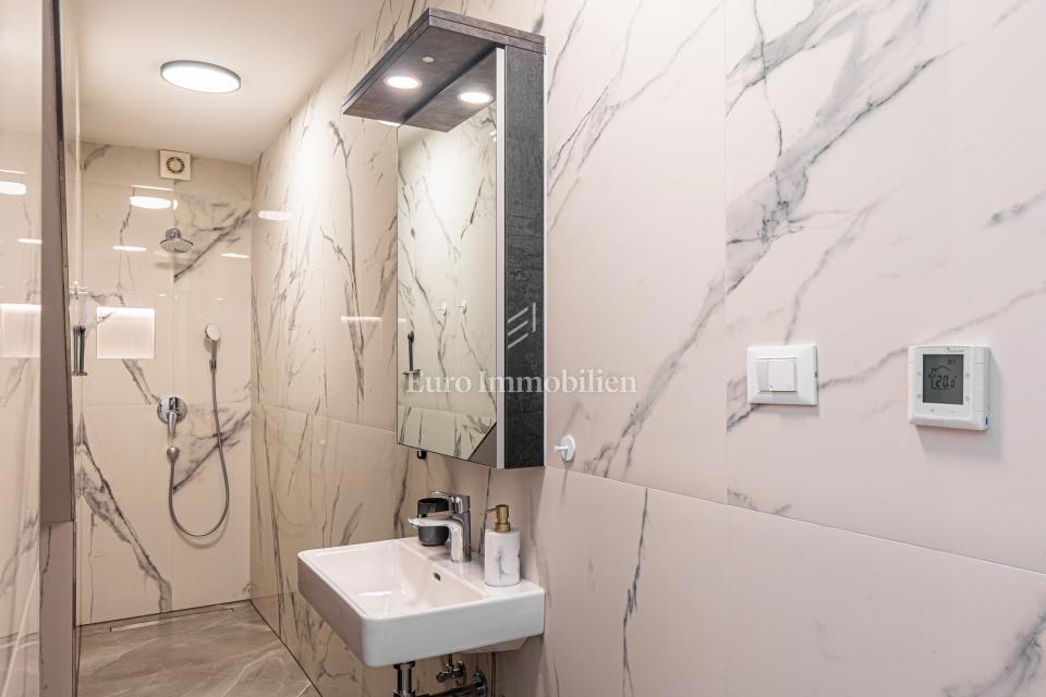 Appartamento con piscina e giardino