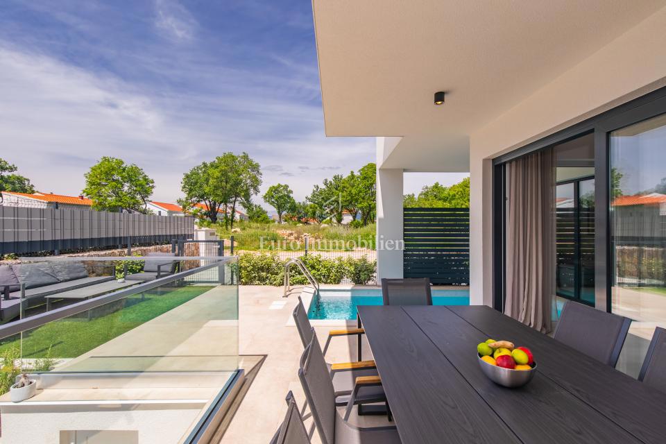 Appartamento con piscina e giardino