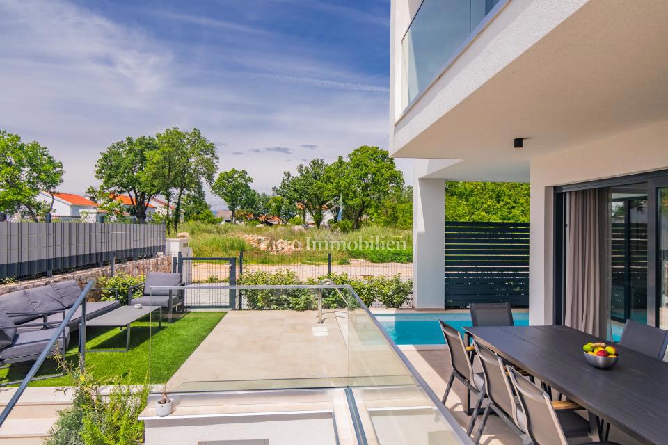 Appartamento con piscina e giardino