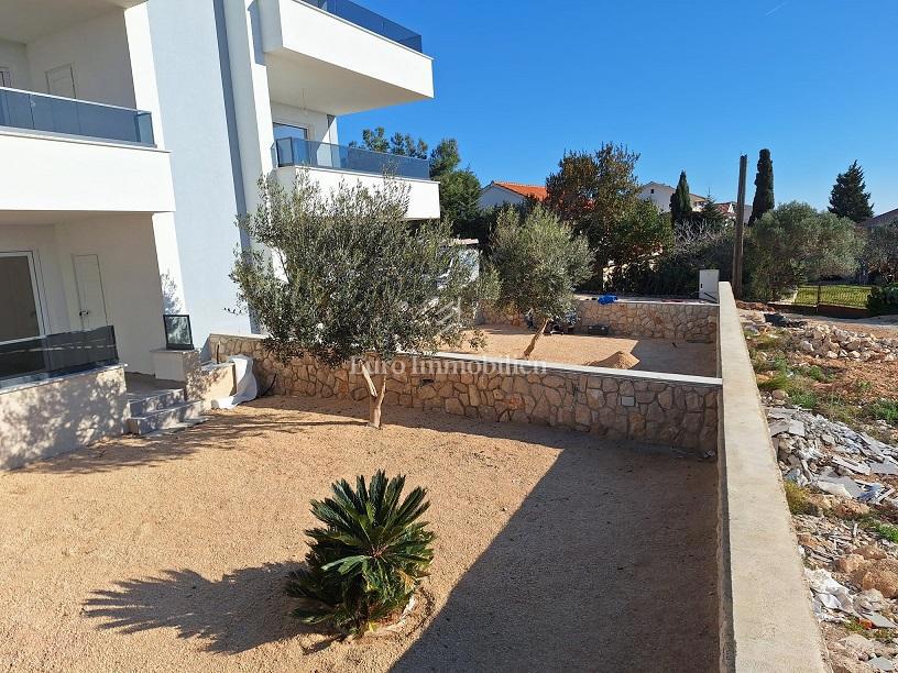 Novalja - appartamento al piano terra di un nuovo edificio