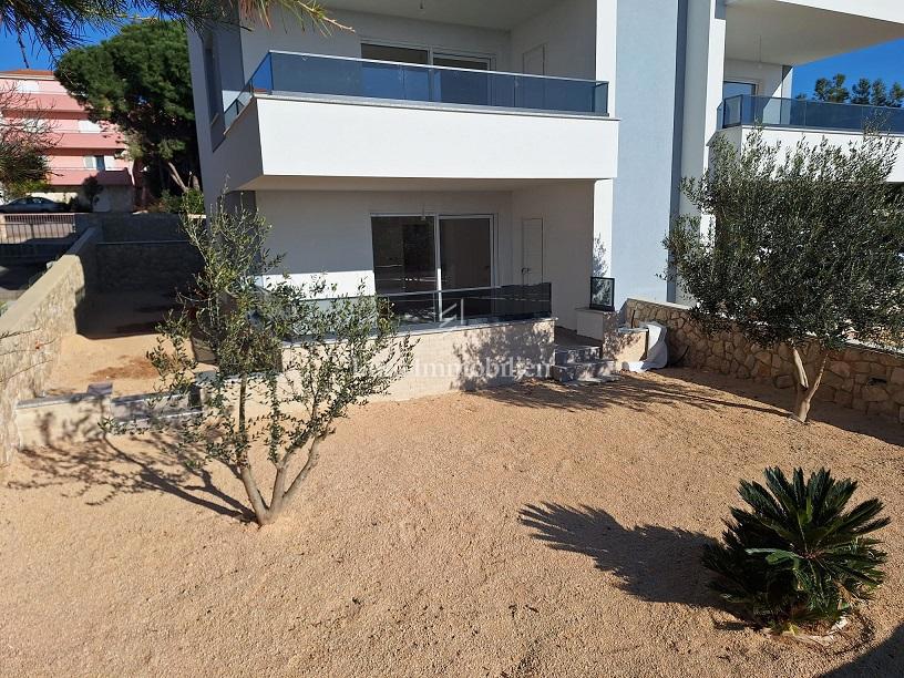 Novalja - appartamento al piano terra di un nuovo edificio