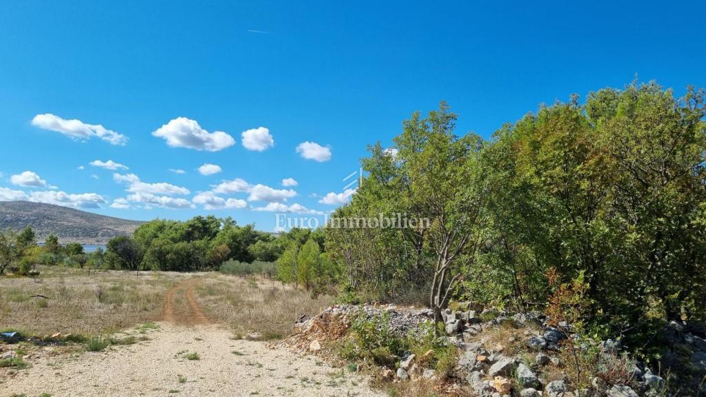 Starigrad - terreno edificabile vicino al mare