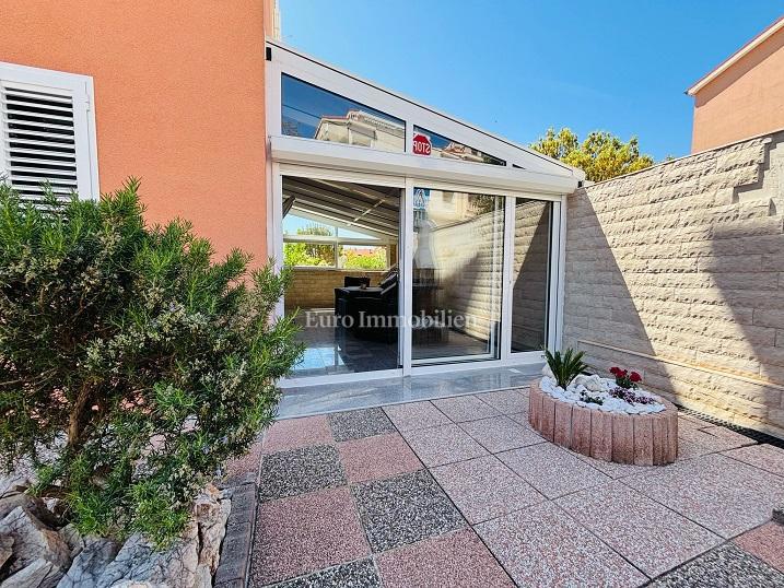 Novalja - appartamento al piano terra con ampia terrazza