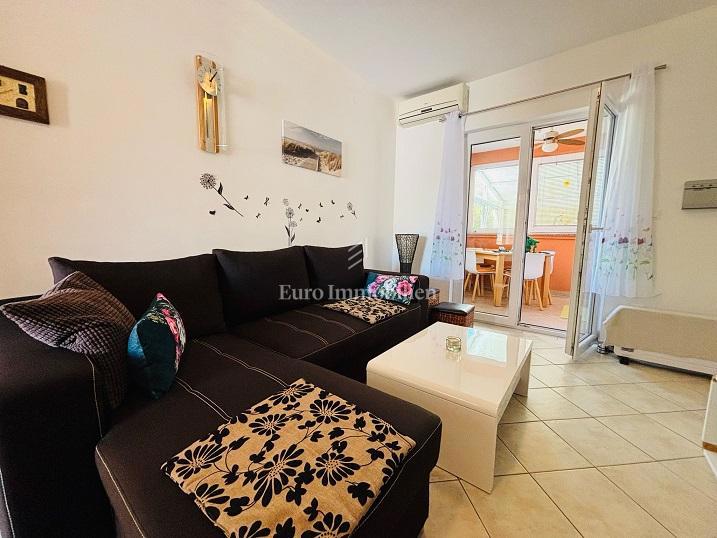 Novalja - appartamento al piano terra con ampia terrazza