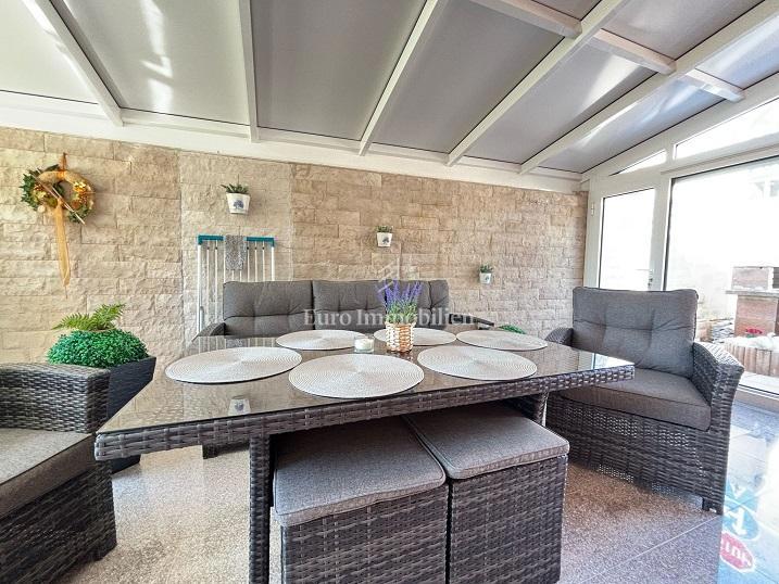 Novalja - appartamento al piano terra con ampia terrazza