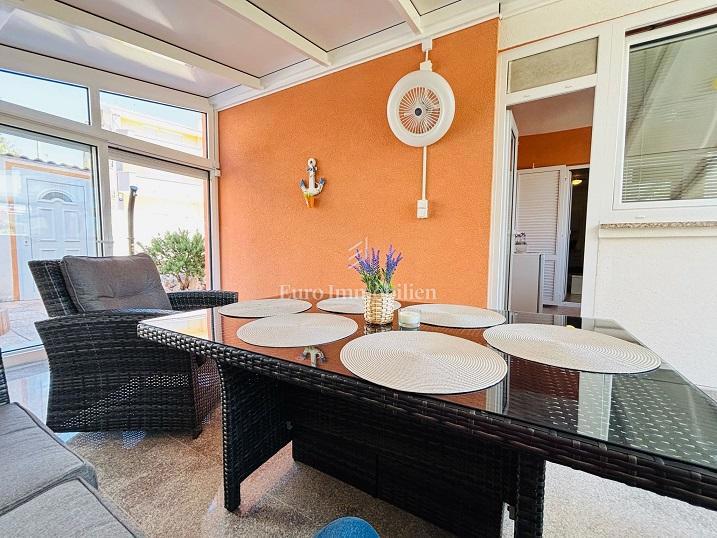 Novalja - appartamento al piano terra con ampia terrazza