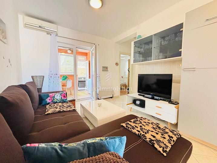 Novalja - appartamento al piano terra con ampia terrazza