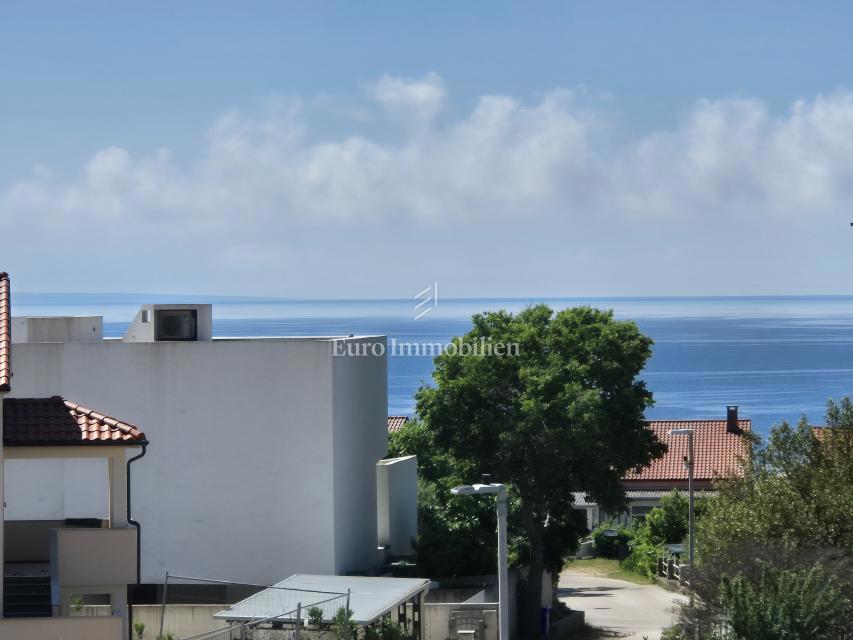 Appartamento con piscina e vista mare