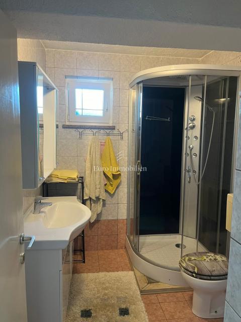 Malinska - grande casa con vista mare, potenziale!