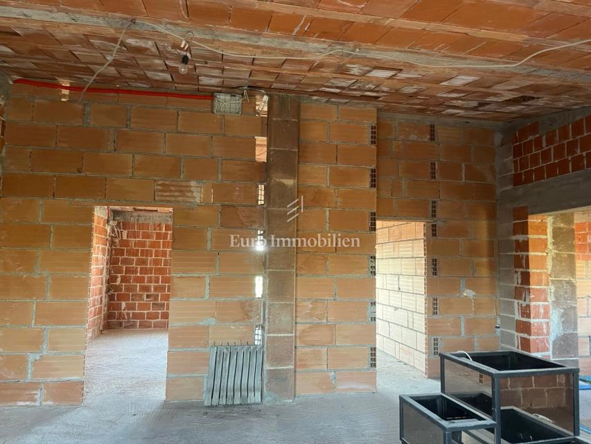 Malinska - grande casa con vista mare, potenziale!