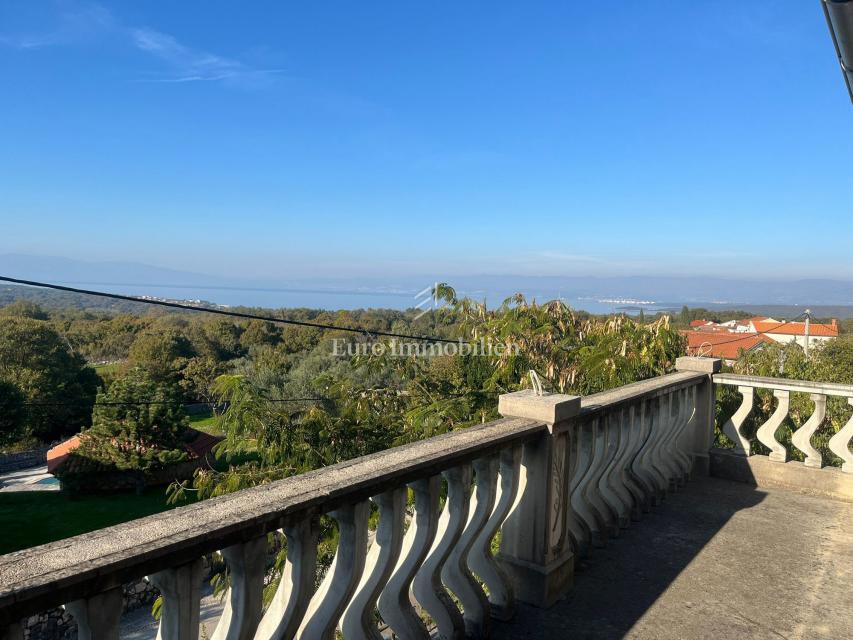 Malinska - grande casa con vista mare, potenziale!