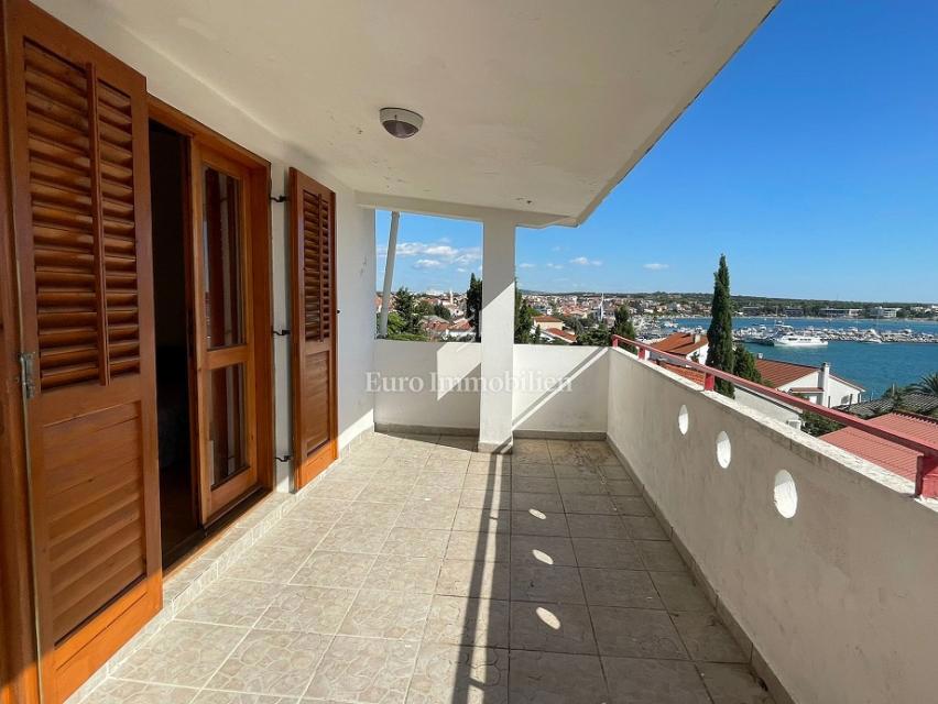 Novalja - casa con 7 appartamenti e vista mare