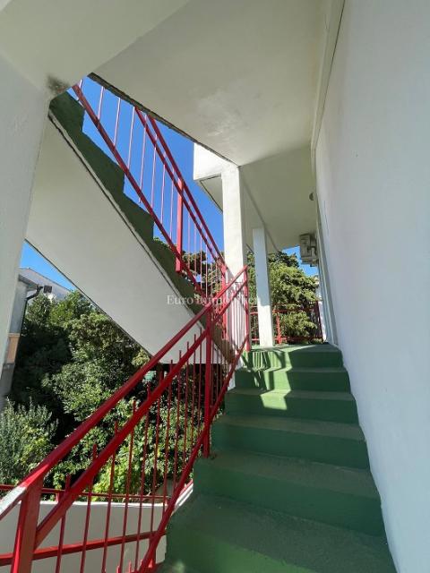 Novalja - casa con 7 appartamenti e vista mare