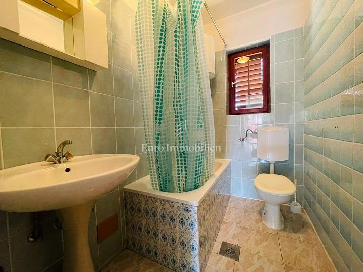 Novalja - casa con 7 appartamenti e vista mare