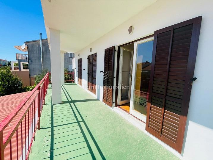 Novalja - casa con 7 appartamenti e vista mare