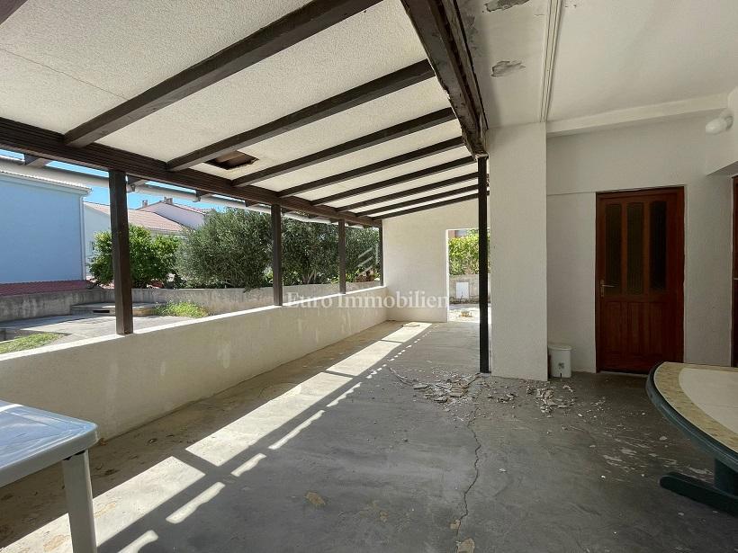 Novalja - casa con 7 appartamenti e vista mare