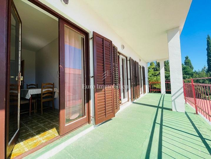 Novalja - casa con 7 appartamenti e vista mare