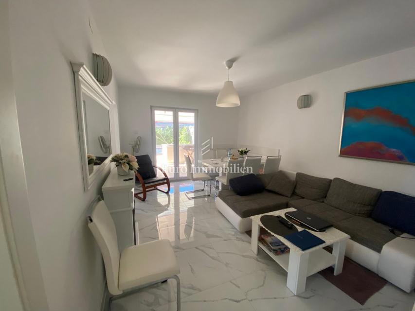 Pirovac - casa con terrazza sul tetto, piscina e jacuzzi