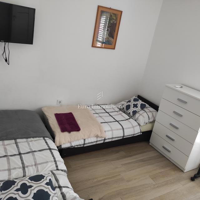 Pirovac - casa con terrazza sul tetto, piscina e jacuzzi