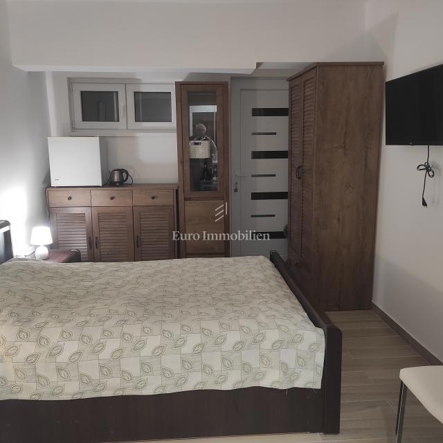 Pirovac - casa con terrazza sul tetto, piscina e jacuzzi