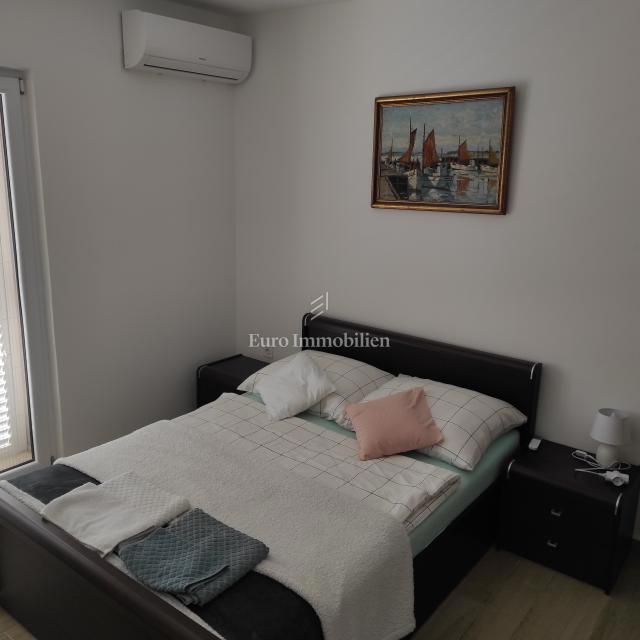 Pirovac - casa con terrazza sul tetto, piscina e jacuzzi