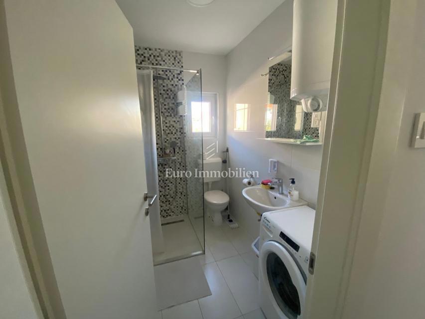 Pirovac - casa con terrazza sul tetto, piscina e jacuzzi