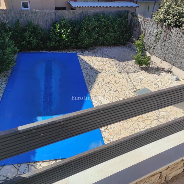 Pirovac - casa con terrazza sul tetto, piscina e jacuzzi