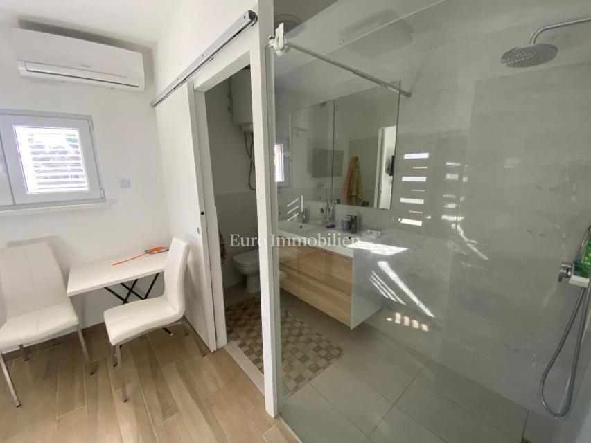 Pirovac - casa con terrazza sul tetto, piscina e jacuzzi