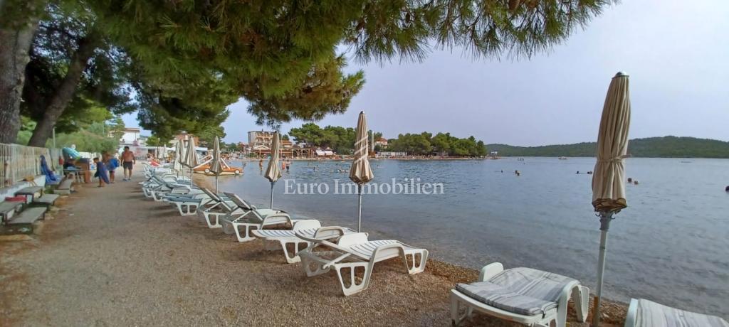 Pirovac - casa con terrazza sul tetto, piscina e jacuzzi