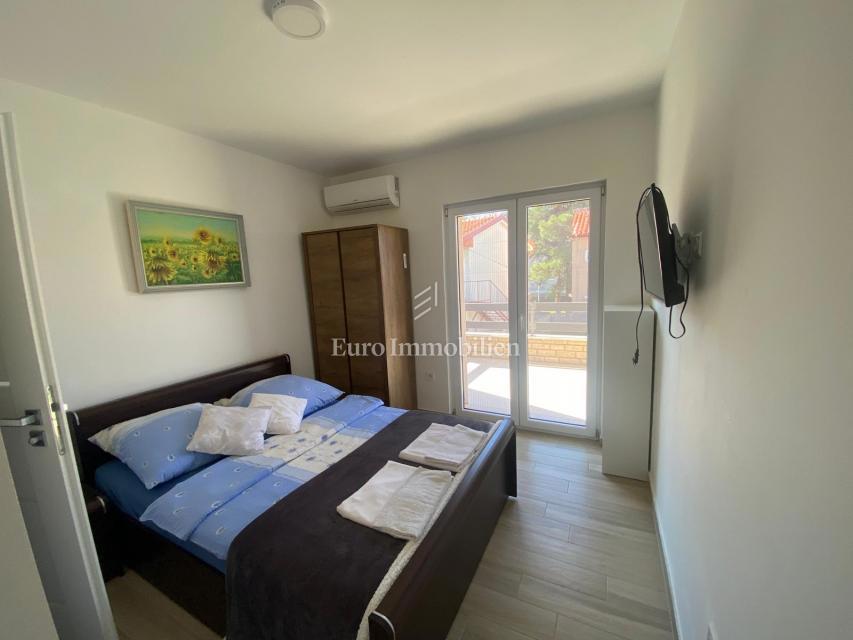 Pirovac - casa con terrazza sul tetto, piscina e jacuzzi