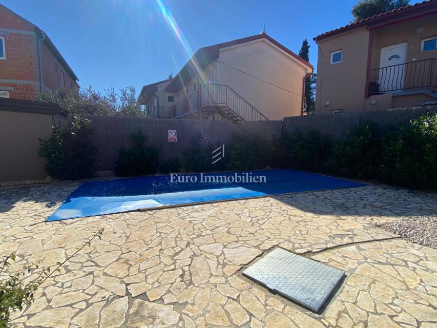 Pirovac - casa con terrazza sul tetto, piscina e jacuzzi