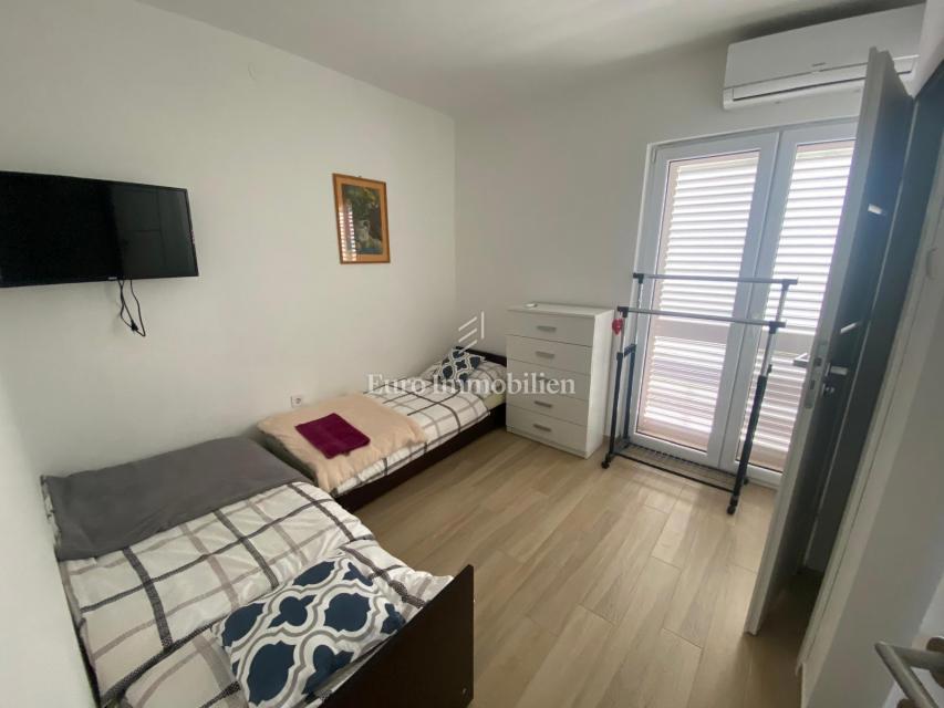 Pirovac - casa con terrazza sul tetto, piscina e jacuzzi