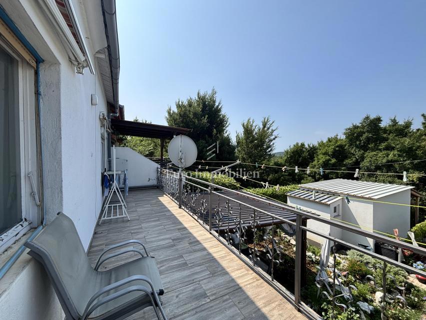 Kostelj - casa con giardino paesaggistico