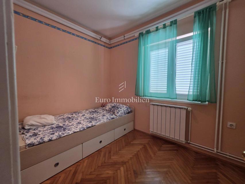 Crikvenica - casa con quattro appartamenti in posizione privilegiata