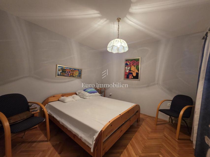 Crikvenica - casa con quattro appartamenti in posizione privilegiata