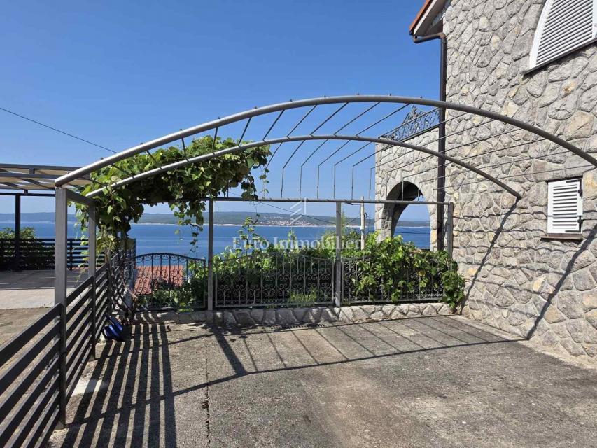Crikvenica - casa con quattro appartamenti in posizione privilegiata