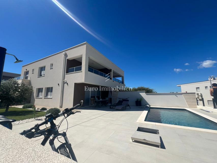 Nin - casa con piscina vicino al mare