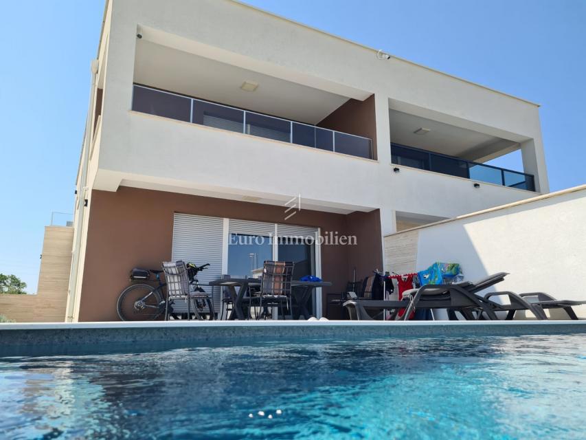 Nin - casa con piscina vicino al mare