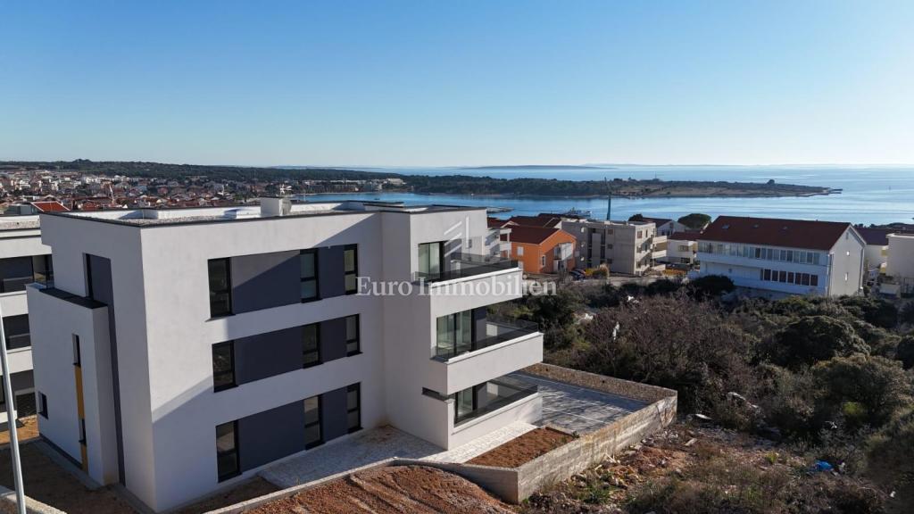 Novalja - nuovo edificio con 6 appartamenti, vicino alla spiaggia